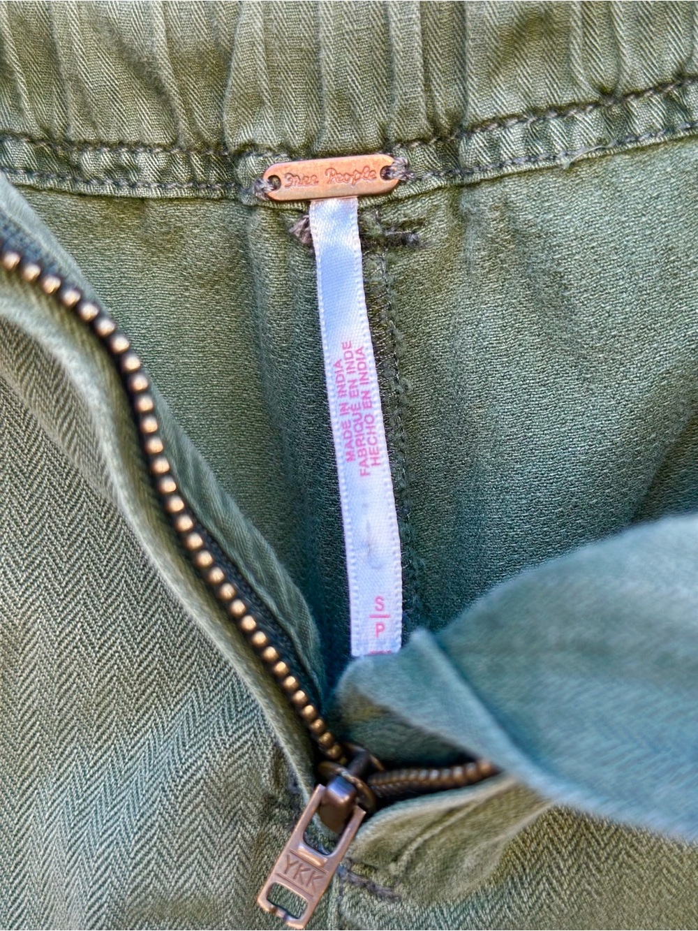 FREE PEOPLE OLIVE TAHITI CARGO PANTS SIZE SMALL!! LIKE NEW!! - Picture 7 of 7